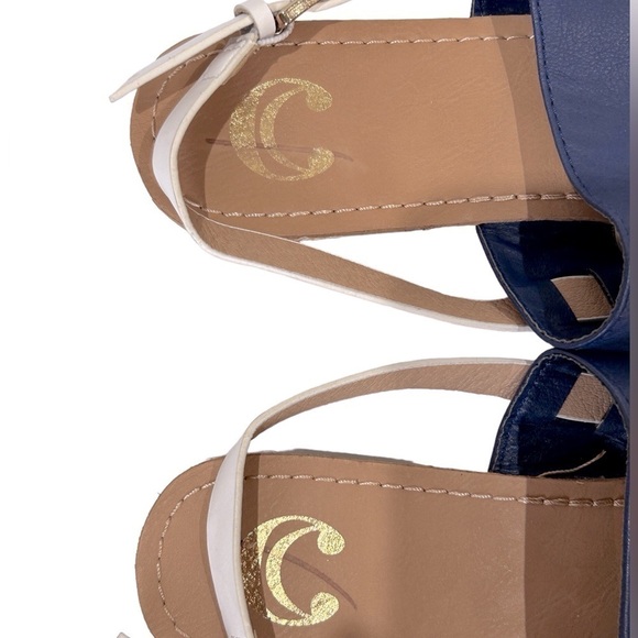 C Women’s Strappy Navy/White Thong/Buckle Sandal Size-6.5 NWOT - Picture 6 of 8